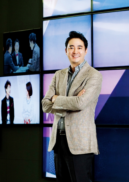 '콘텐트 마켓 리더' 홍정도 중앙그룹 부회장 진두지휘… '재벌집'&'카지노' 제작사 SLLㆍJTBCㆍ메가박스 가시적 성과