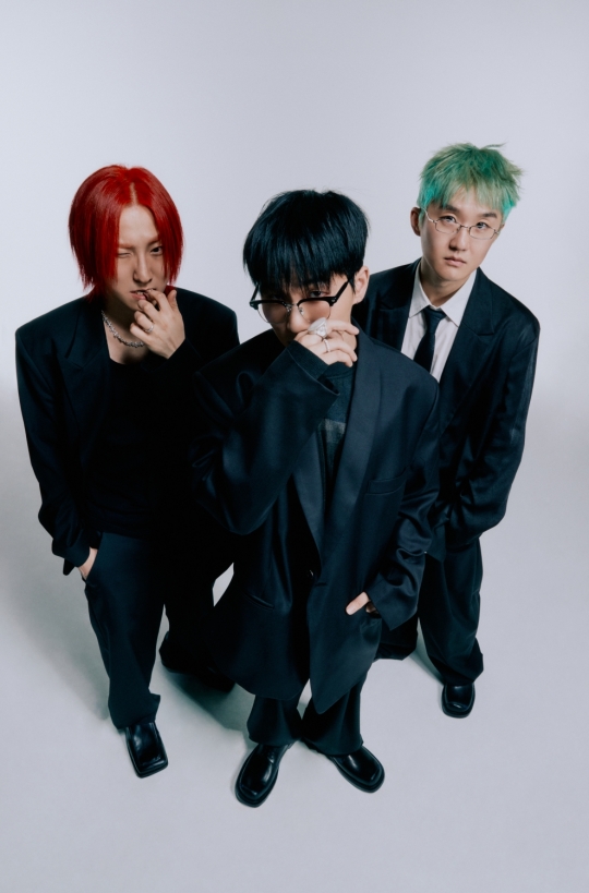 웨이브투어스, 첫 번째 정규앨범 0.1 flaws and all. 발매