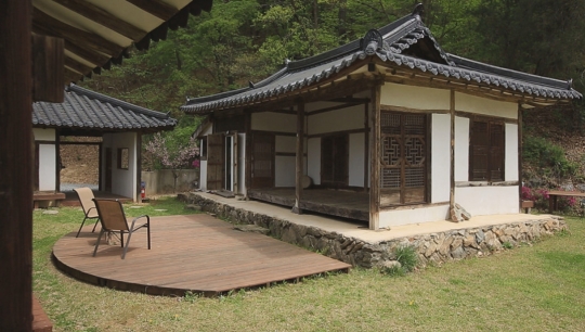 뉴요커 감성 담은 충주 한옥집ㆍ자연 그대로 영월 민박집, 집 덕분에 행복한 건축주들(건축탐구집)