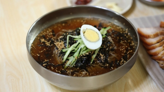 이만기, 평창 수제 맥주 브루어리ㆍ미탄 송어 양식장ㆍ7천원 막국수ㆍ청옥산 은행나무숲 카페 등 찾는다(동네한바퀴)
