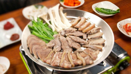 곽범, 속초 아바이 순대 타운 순대국밥 식당ㆍ돼지 앞다리살 구이 맛집 출격(고기서만나)