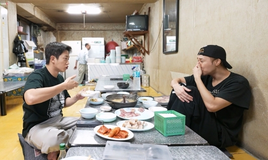 인피니트 김성규, 집ㆍ사우나 기구 공개→배우 김민석과 촬영지 홍어 전문 맛집 식당 방문…홍어라면 도전
