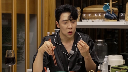 손태진ㆍ에녹ㆍ신성, ‘장미꽃 필 무렵’ 촬영지 한옥 숙소서 야식 라면 만끽