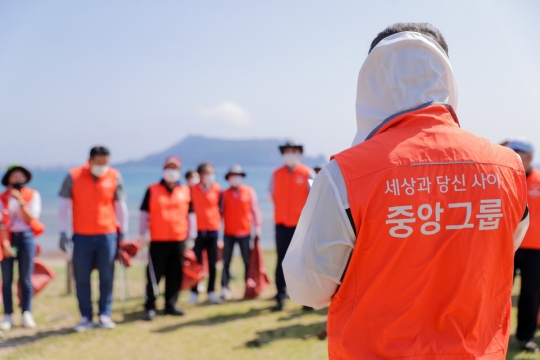 중앙그룹, 2023년 사회공헌활동 보고서 발간…홍정도 부회장 "건강한 사회 만드는데 일조할 것"