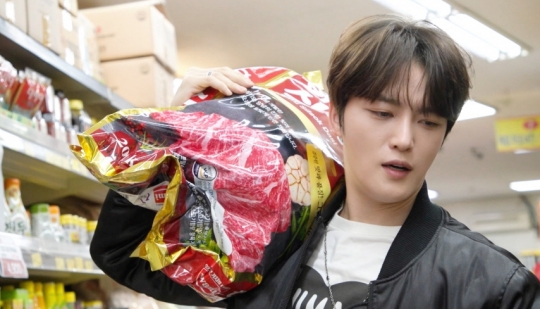 김재중, 식자재 마트 대용량 조미료 쇼핑→대패베이컨칩ㆍ대패짬뽕 레시피 공개(편스토랑)