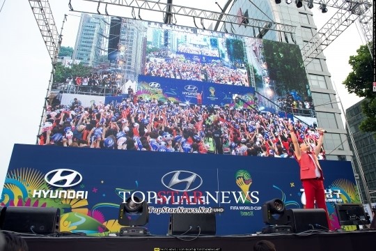 [UHD포토] 싸이, ‘We are the ONE!’ (영동대로길거리응원)