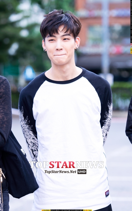 [HD포토] 갓세븐(GOT7) JB, 입꾹꾹이 했어요…‘오구오구’ (뮤직뱅크 출근길)