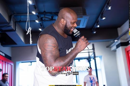 [HD포토] 샤킬오닐, 내가 진행을 해보지…‘엄지 척’ (리복 광복 스토어)