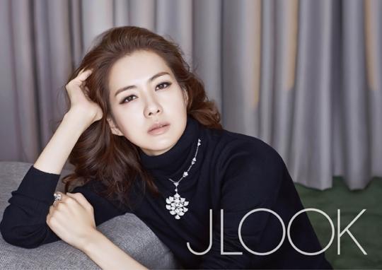 [잇아이템] 이요원, 그녀의 완벽한 ‘라이프 스타일’…‘피부 관리는 이렇게’