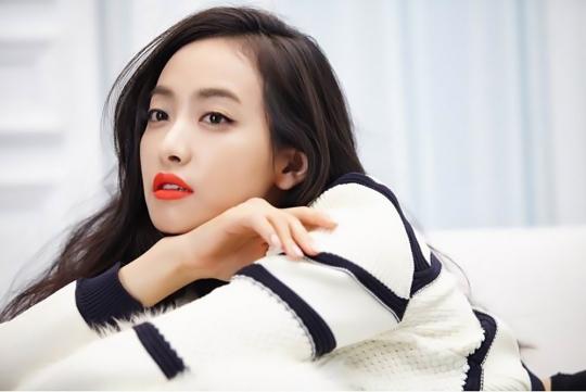 [잇아이템] 에프엑스(f(x)) 빅토리아, 비하인드 컷 속 ‘물오른 미모’…‘진짜 예쁘네’