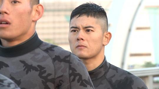 ‘일밤-진짜 사나이’ 허경환-줄리엔강-동준-딘딘, 실제 다리 위에서 맨몸으로 강물 위 낙하…‘이건 예능이 아냐’
