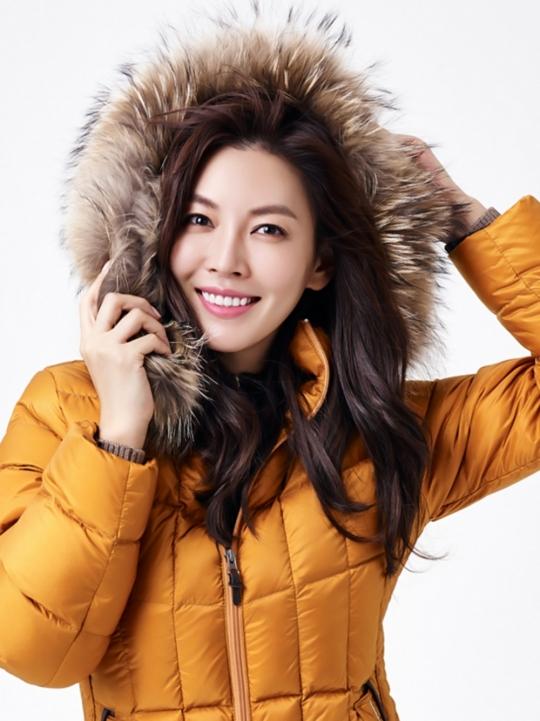 [잇아이템] 김소연, 7년 연속 의류브랜드 ‘올포유’ 광고 모델 발탁… ‘눈길’