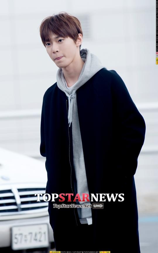 [HD포토] 에스엠루키즈(SMROOKIES) 도영, ‘귀엽게 혀 빼꼼’ (공항패션)