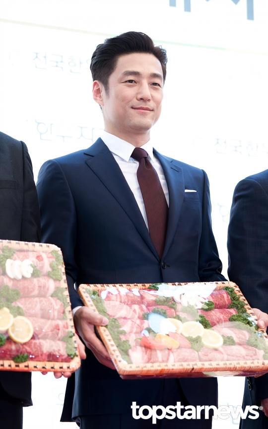 [HD포토] 지진희, ‘고기 덕후의 흐뭇한 미소’