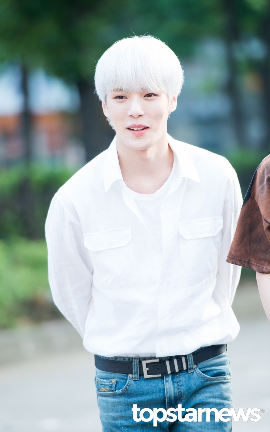 [HD포토] 몬스타엑스(Monsta X) 민혁, ‘화이트 셔츠에 화이트 헤어’