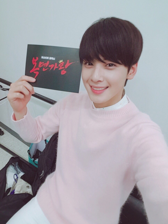 [스타SNS] 아스트로 차은우, 꽃처럼 화사한 은우…‘오늘도 열일’