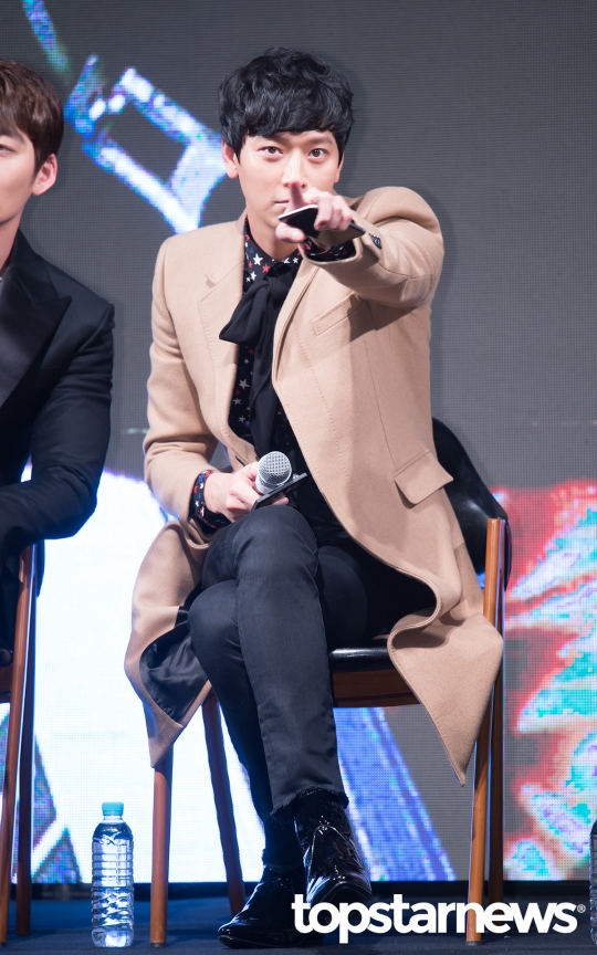 [HD포토] 강동원, ‘강참치가 찌른 손가락에 심장이 뚫렸다’