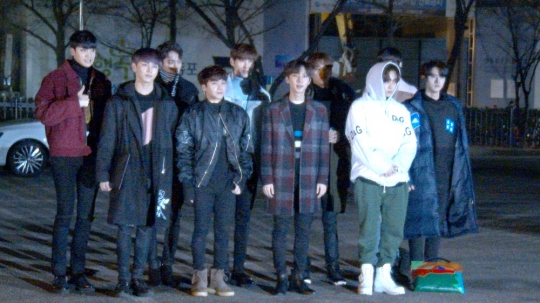 [HD영상] 펜타곤(PENTAGON), 추워도 시크할 때는 매력미 ‘철철’ (뮤직뱅크 출근길)