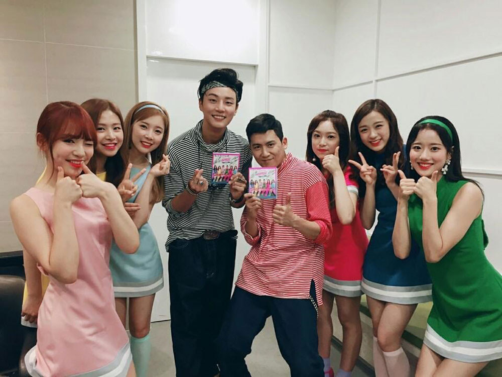 에이프릴(April), 제이투(J2)와의 인증샷 공개…‘눈이 호강하네’