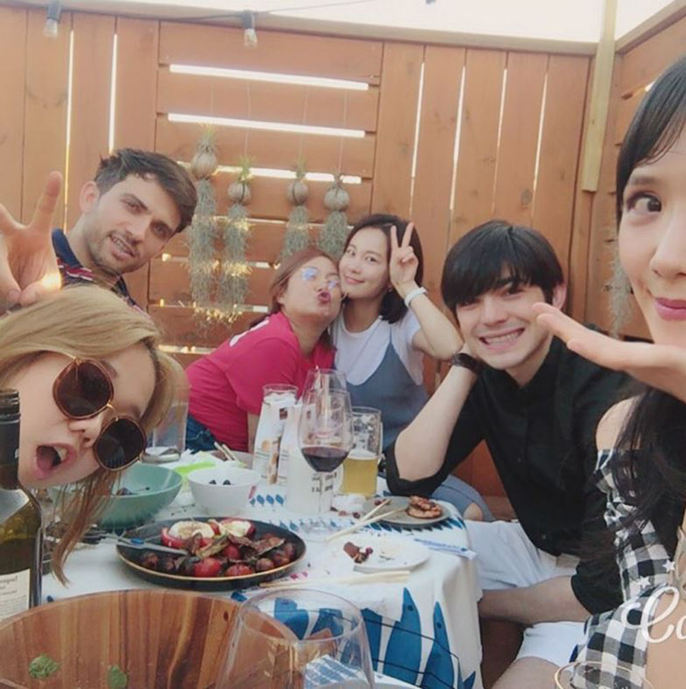 [스타 인스타그램] ‘나 혼자 산다’ 박나래, 헤어나올 수 없는 나래바의 매력