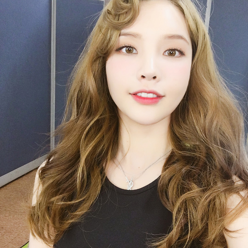[근황] 인아, 상큼함 터지는 귀여운 미모 과시…‘과즙미 팡팡’