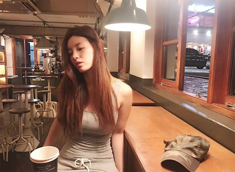 [근황] ‘철권7 실제 모델’ 유승옥, 카페에서도 빛나는 명품 몸매