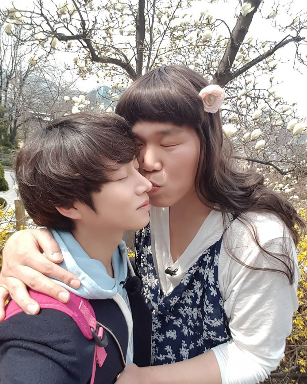 ‘닥터하우스’ 서장훈, 여장하고 김희철에게 뽀뽀하려는 모습 새삼 화제