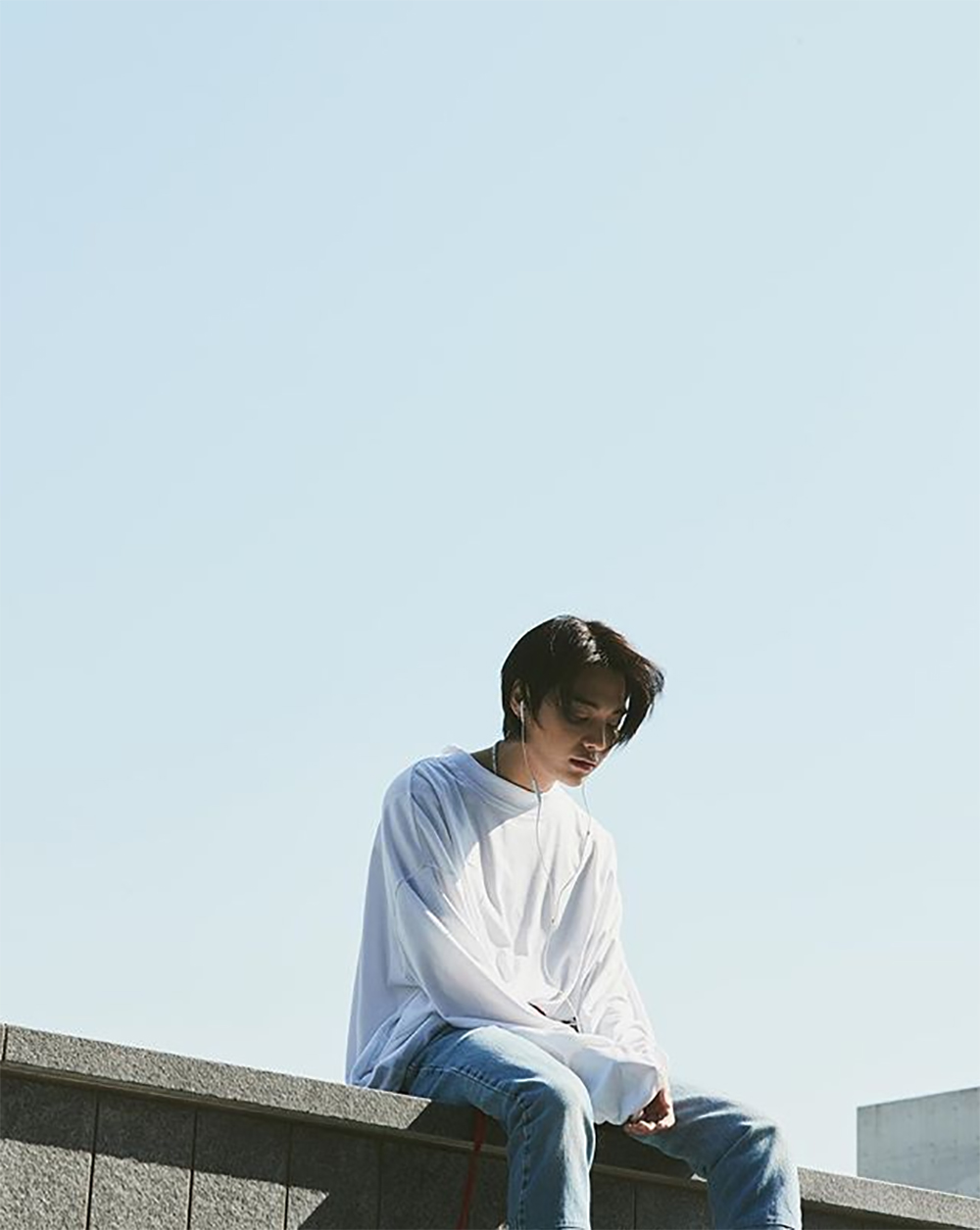 [근황] 원(ONE), 잘생김이 묻어나는 일상 공개 …‘시선집중’