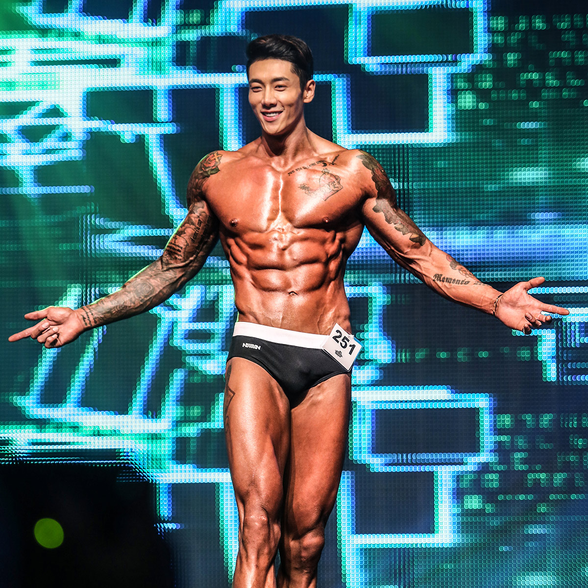 머슬퀸 이연화·군통령 최설화, 환상몸매 뽐내며 섹시한 비키니 자태 선보여
