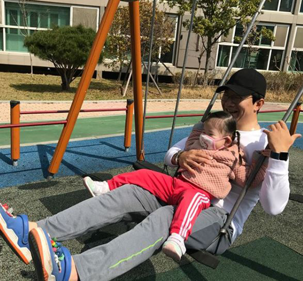 기아 타이거즈 양현종, 귀여운 딸과 함께 행복한 일상 즐겨…딸보다 더 신난 햄종