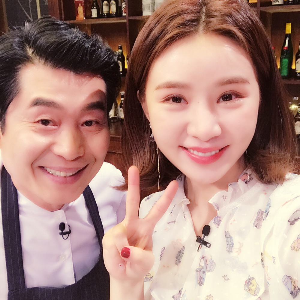 주유천하 차오루, 이연복과 함께한 셀카 공개…훈훈함 가득