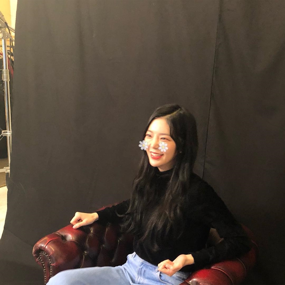 장재인, 촬영 중 해맑은 미소 뿜뿜…이렇게 귀여우면 반칙