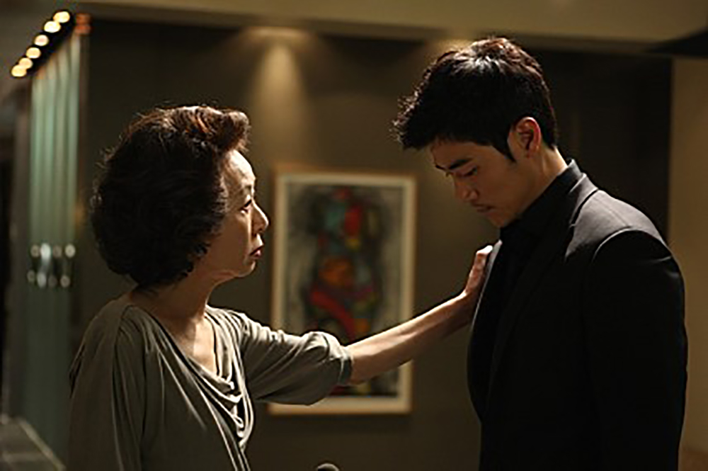 영화 돈의 맛, 윤여정-김강우 주연의 파격 드라마…누적 관객수는?