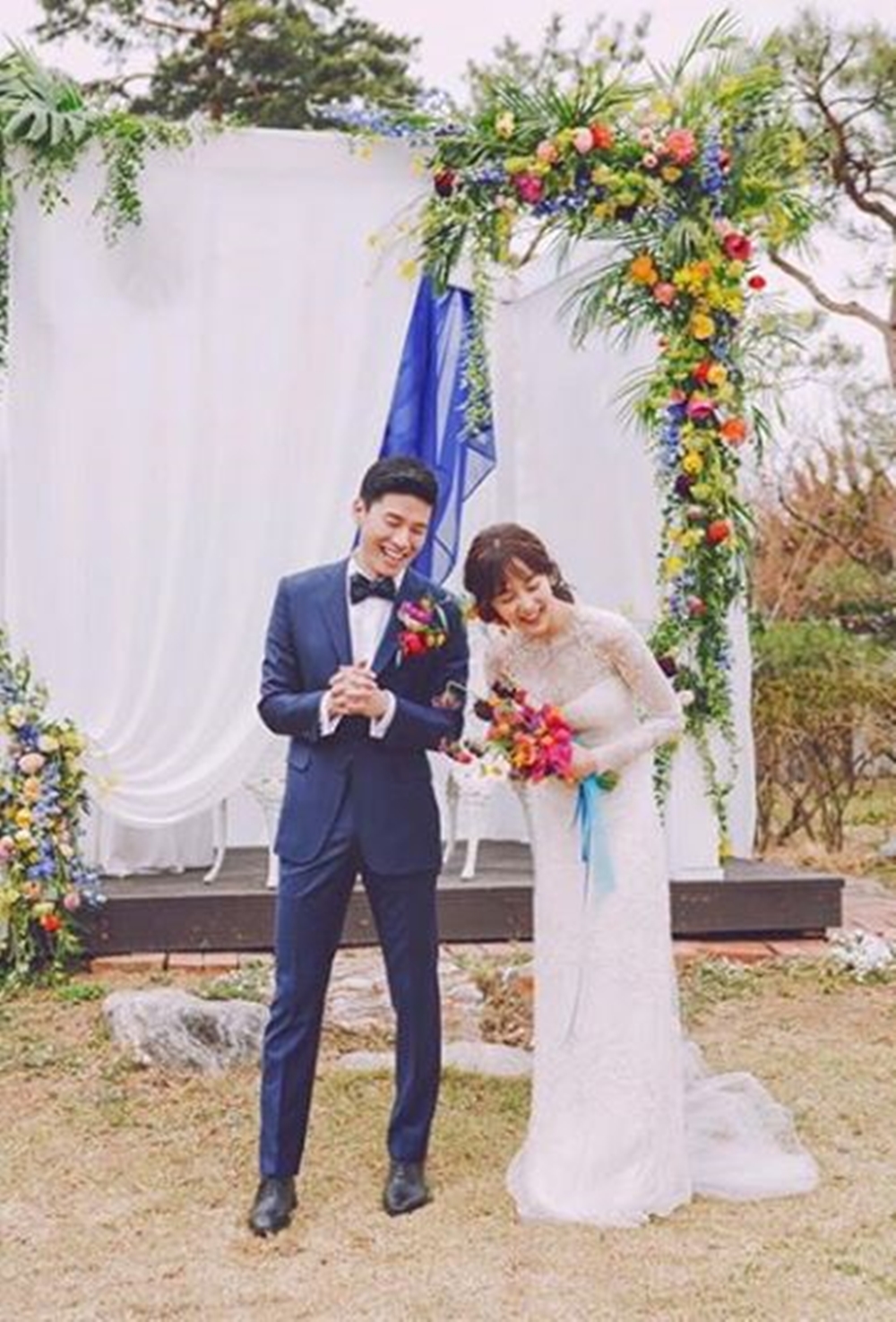 윤승아-김무열, 결혼 3주년 맞아 웨딩 사진 공개…훈훈함 그 자체