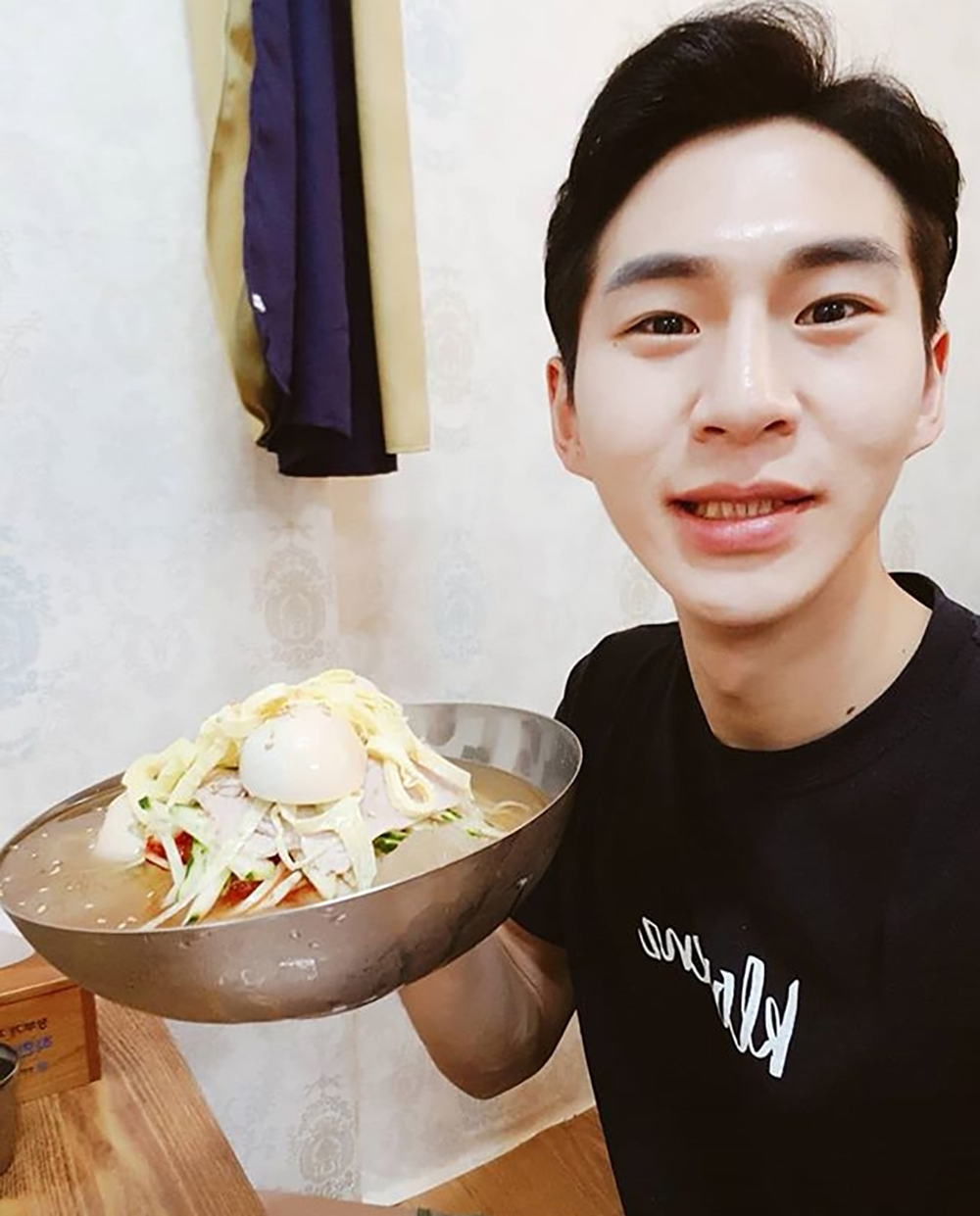 먹방 BJ 밴쯔, 더운 여름 부산 대성밀냉면 흡입…밴쯔는 부산 여행 부산여행와서 다시한번 사랑만듬뿍받고가요