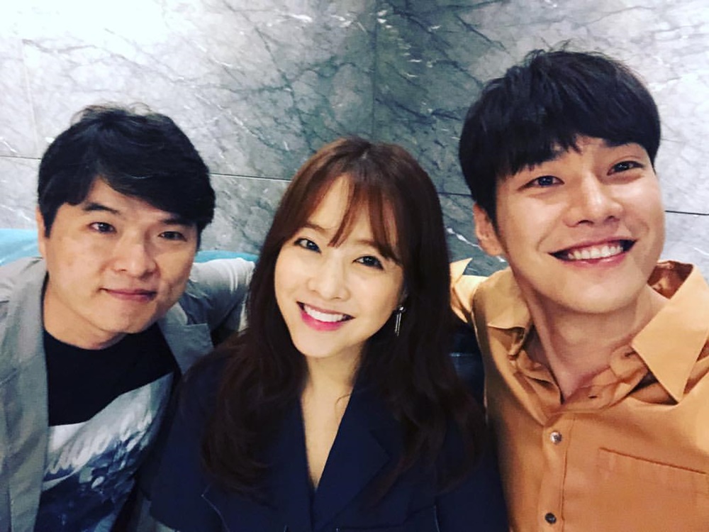 너의 결혼식 김영광-박보영, 미소 가득 인증 사진에 시선 집중