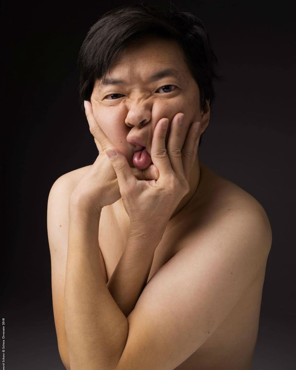 크레이지 리치 아시안 켄 정, 막 쓴 얼굴 화제…이런 게 예술이지
