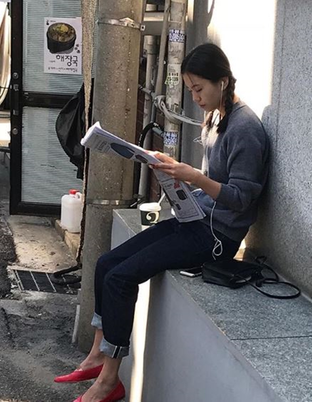 옥란면옥 이설, 빨간 구두+양갈래 헤어 스타일 완벽 소화…남다른 패션 감각