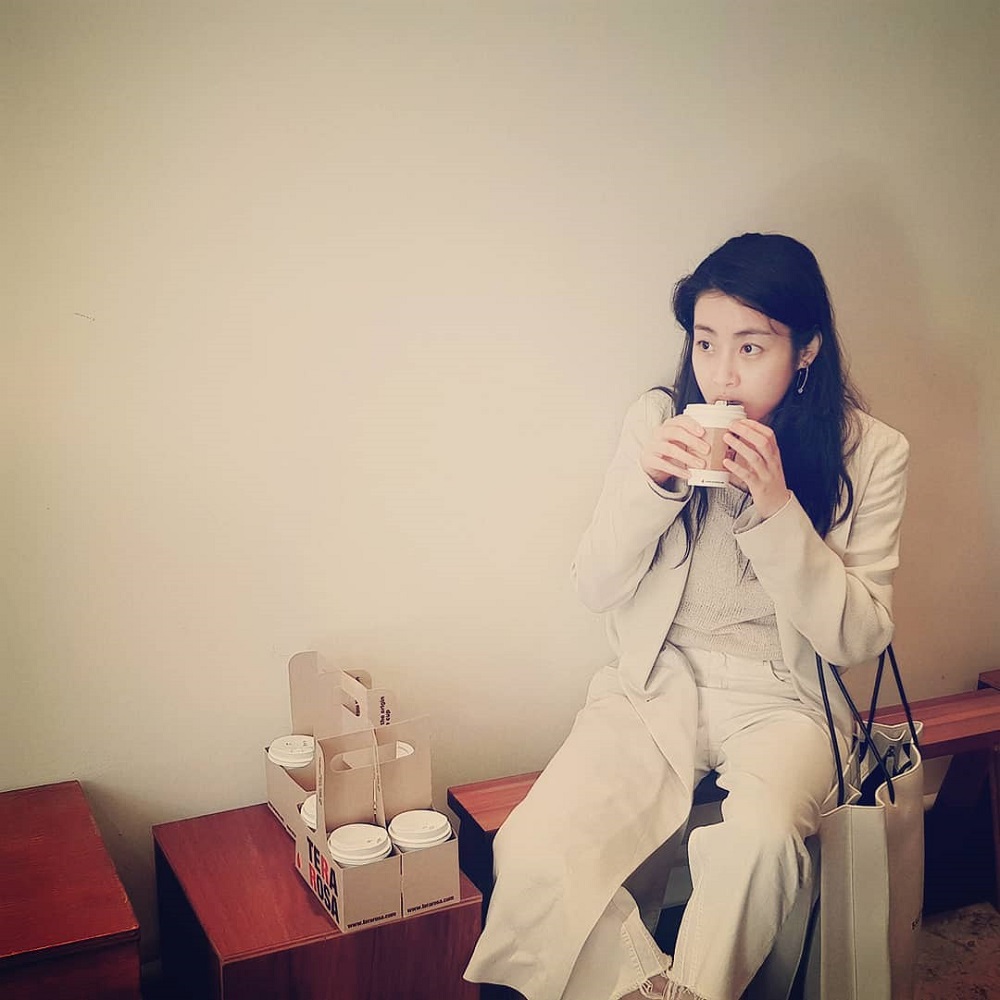 동네변호사 조들호1 강소라, 커피와 분위기있는 한 컷…가을여자