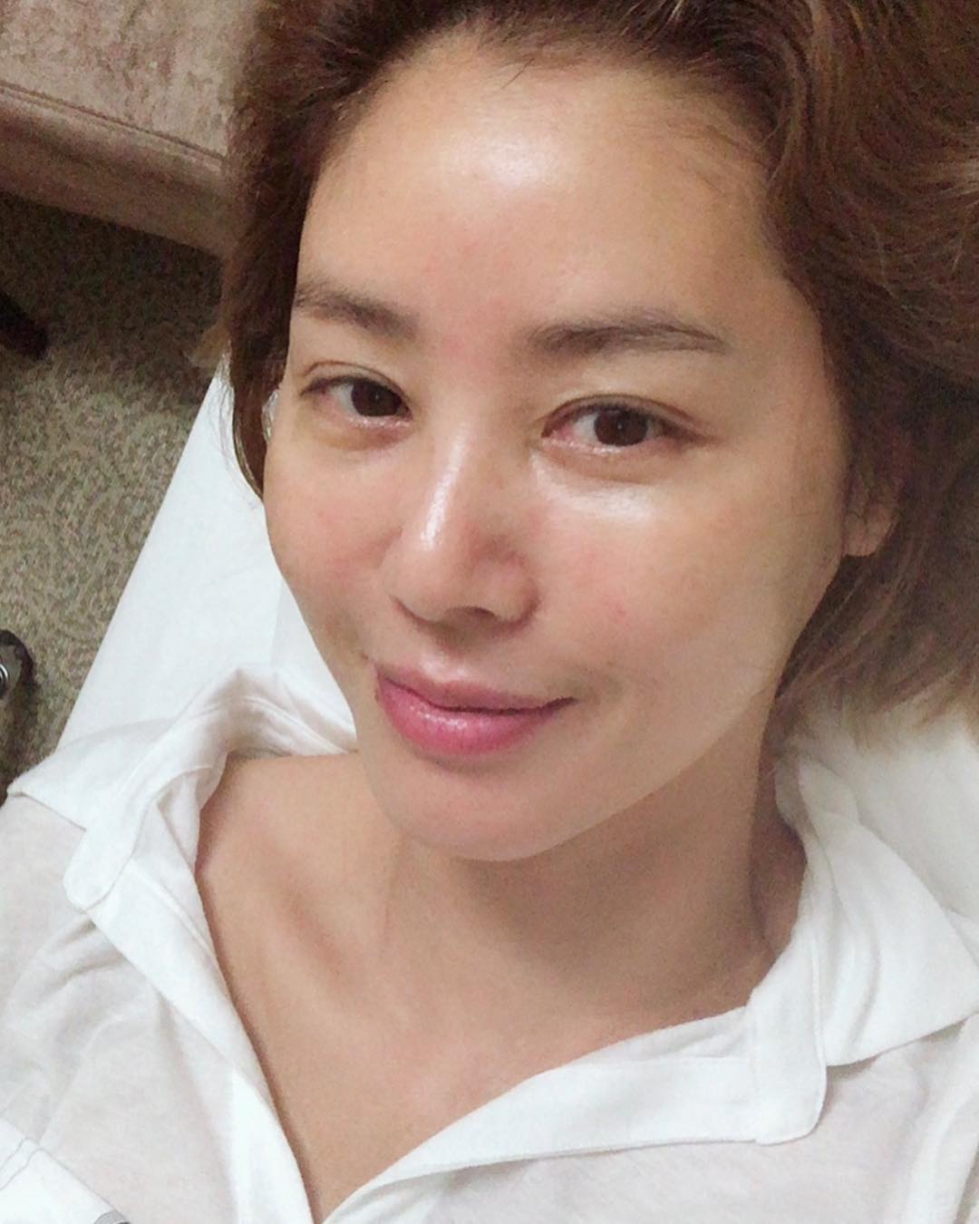 김성령, 맑은 피부 자랑하며 민낯 공개…50대로 안 보이는 동안 미모 뽐내