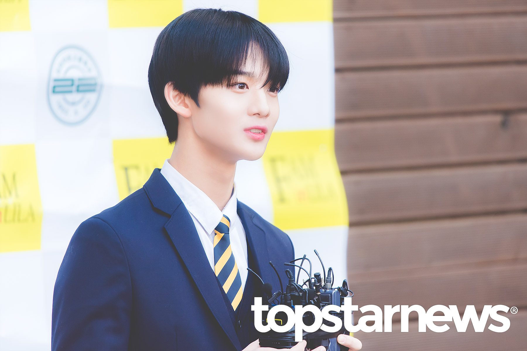[UHD포토] 前 워너원(Wanna One) 멤버 배진영, 귀여운 졸업 소감 발표 (제54회 리라아트고등학교 졸업식)