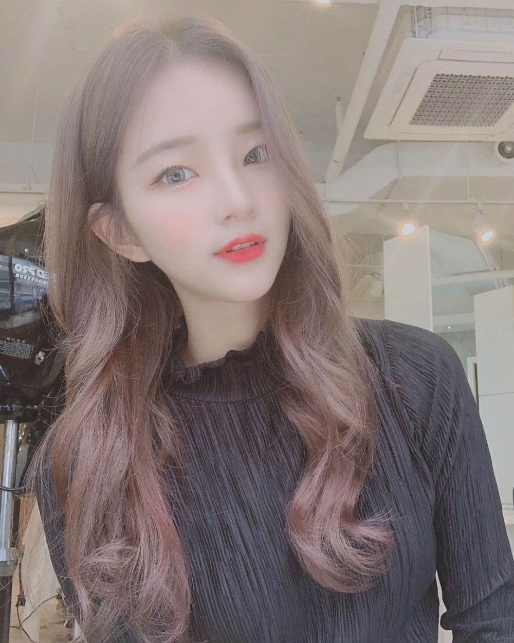 kt wiz 치어리더 김진아, 미용실서 눈부신 미모 뽐내…찌나뇽 is 뭔들