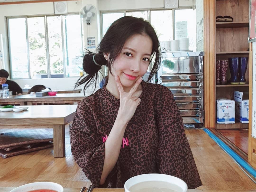 최수정, 마마무 화사 친한 언니로 눈길…현 쇼핑몰 대표