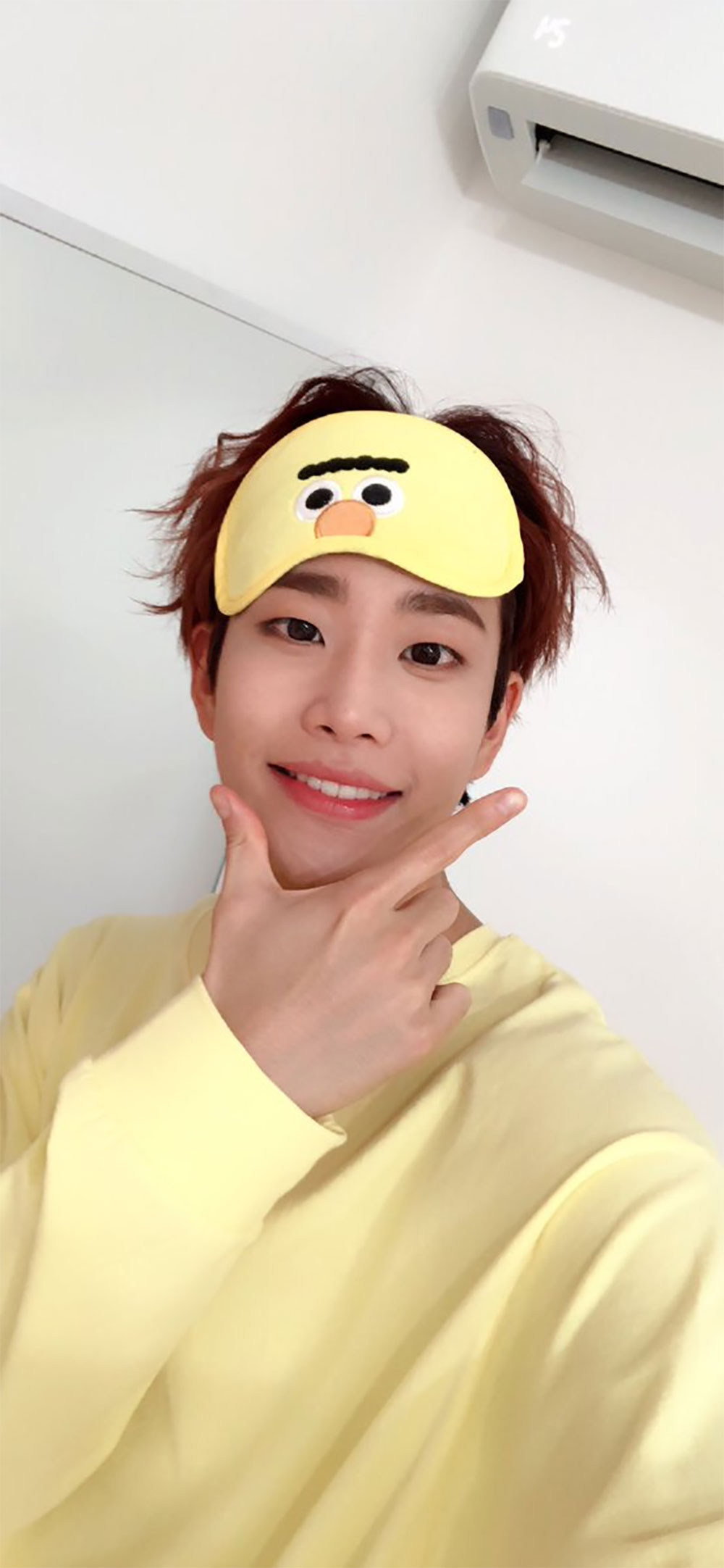 복면가왕 김기사 추정 아스트로 엠제이(MJ), 오리 닮은 미모 뽐내며 찰칵