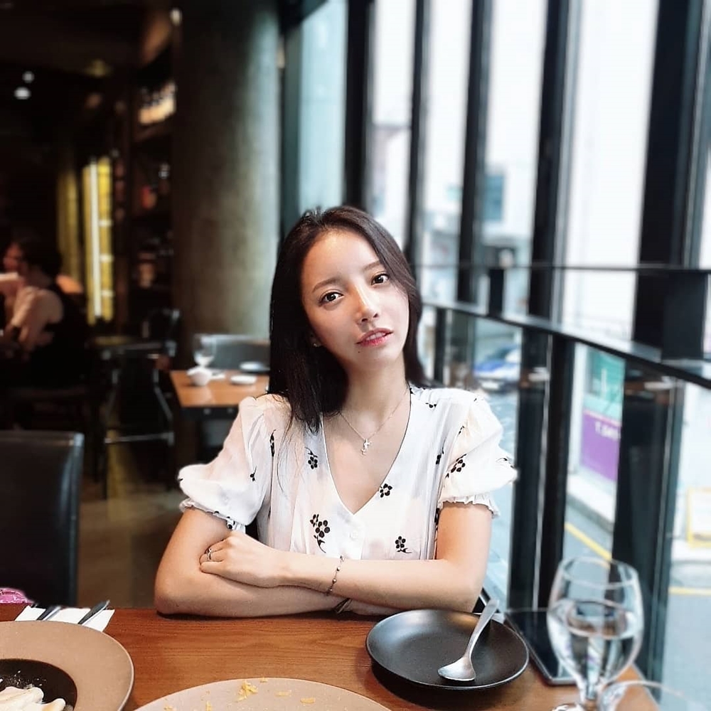 화사 친한 언니 최수정, 청순미 넘치는 여신 미모…직업은 쇼핑몰 대표?