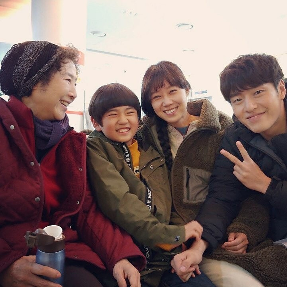 필구 아역 김강훈, 고두심-공효진-강하늘과 함박웃음…사랑합니다 행복했습니다