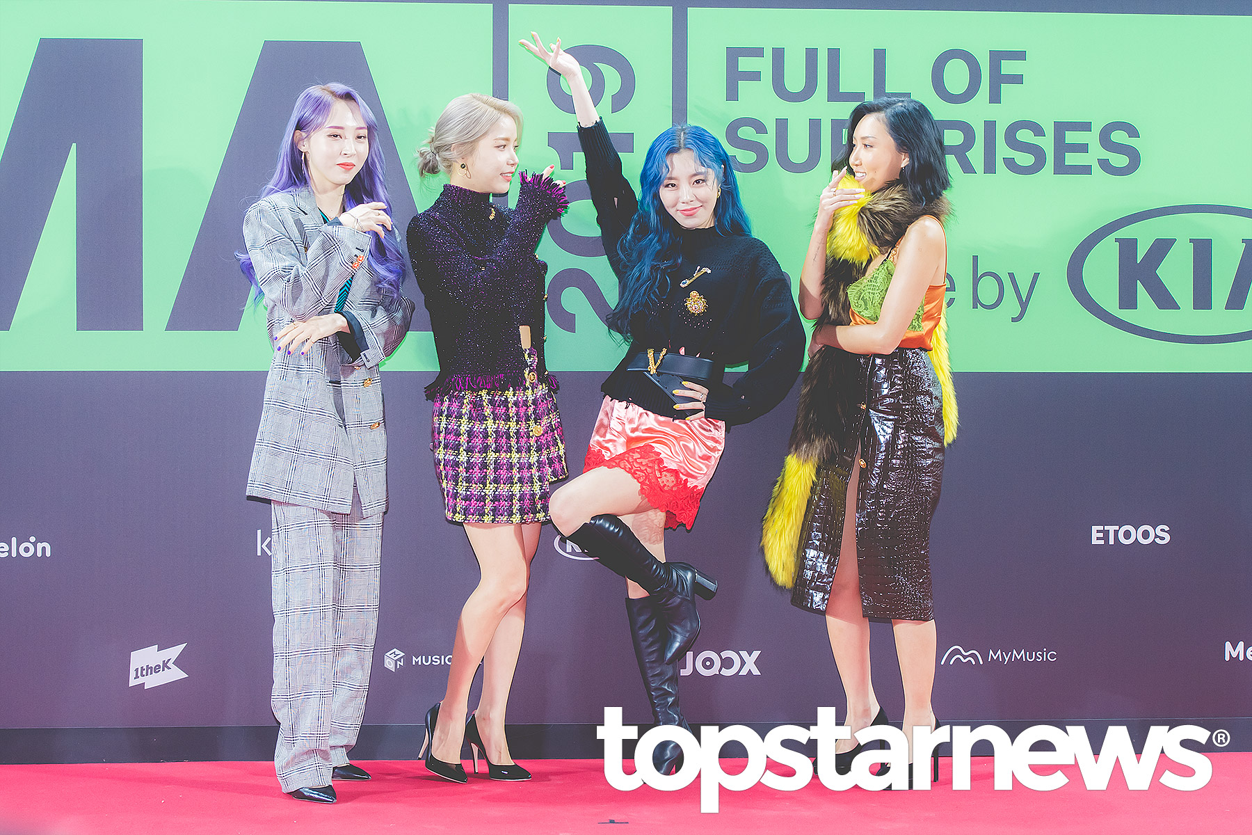 [UHD포토] 마마무(MAMAMOO), '휘인의 섹시포즈에 깜짝 놀란 멤버들' (2019 MMA)