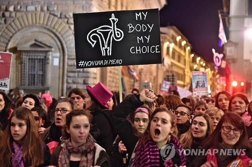 미국 유명 래퍼 티아이의 18세 딸 처녀막 검사…뉴욕시 처녀성 검사 금지법 추진