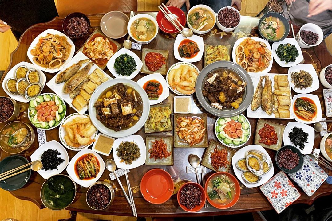 딘딘, 어머니가 차려준 새해 밥상 공개…문세윤 댓글 눈길