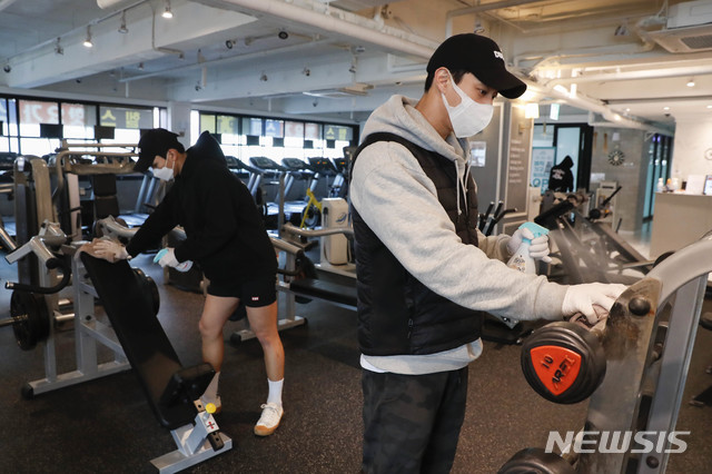 왜 우리만 영업중단이냐…뿔난 헬스장·PC방 사장님들